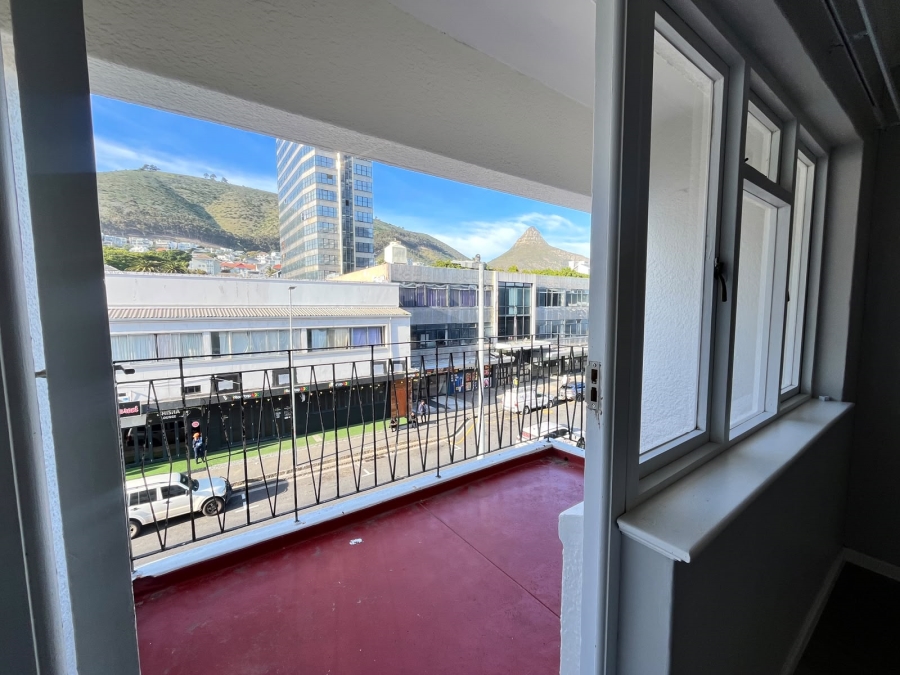 2 Bedroom Property for Sale in Sea Point Western Cape